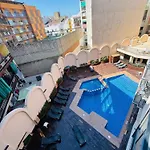Piso De Simba Cerca De Playa, Con Piscina Y Varias Terrazas *